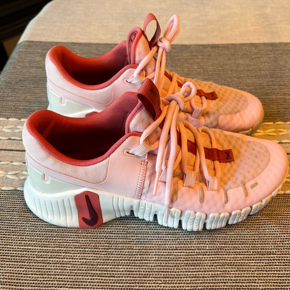 Nike Free Metcon 5 Women’s size 9 Pink Foam